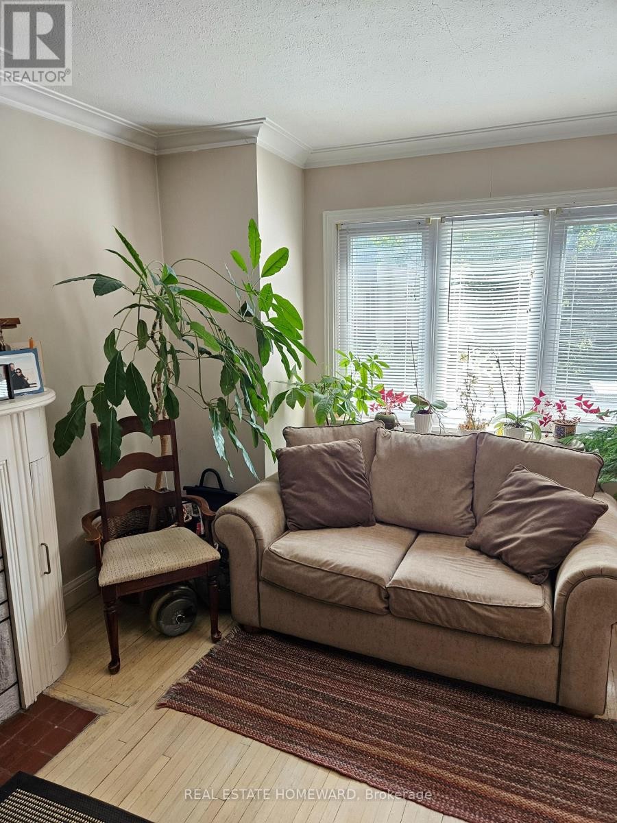 












28 GLEN ECHO ROAD

,
Toronto (Lawrence Park North),




Ontario
M4N2E1

