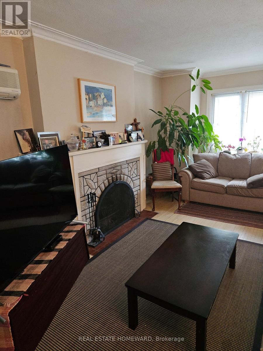 












28 GLEN ECHO ROAD

,
Toronto (Lawrence Park North),




Ontario
M4N2E1

