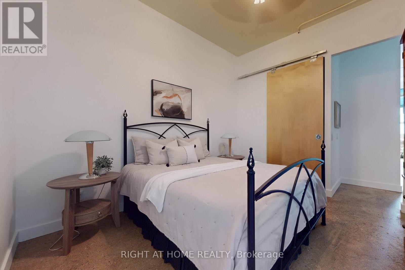 












1132 - 155 DALHOUSIE STREET

,
Toronto (Church-Yonge Corridor),




Ontario
M5B2P7

