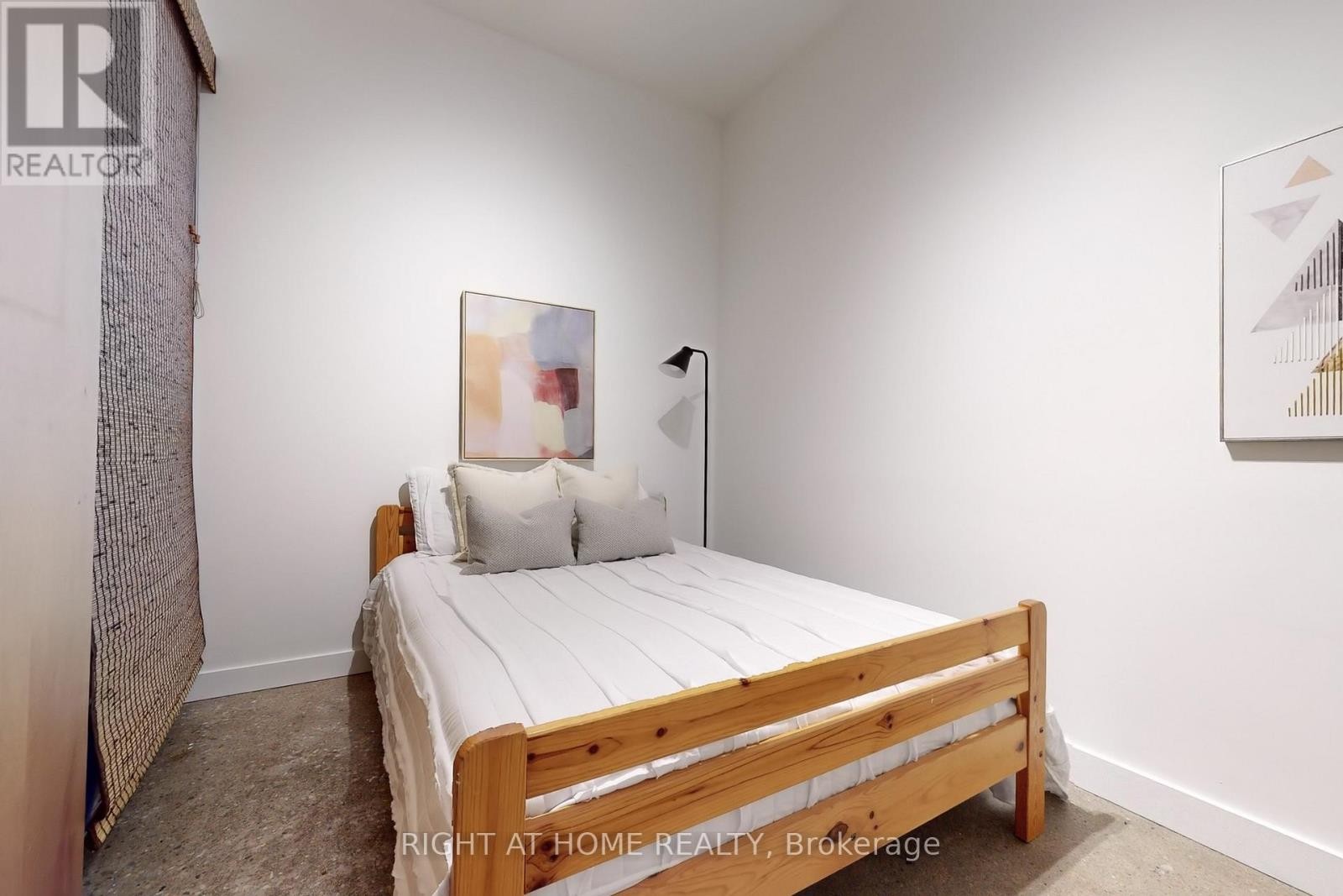 












1132 - 155 DALHOUSIE STREET

,
Toronto (Church-Yonge Corridor),




Ontario
M5B2P7

