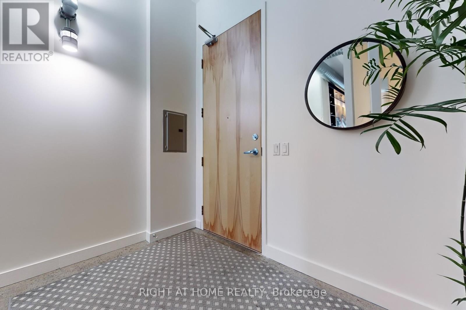 












1132 - 155 DALHOUSIE STREET

,
Toronto (Church-Yonge Corridor),




Ontario
M5B2P7

