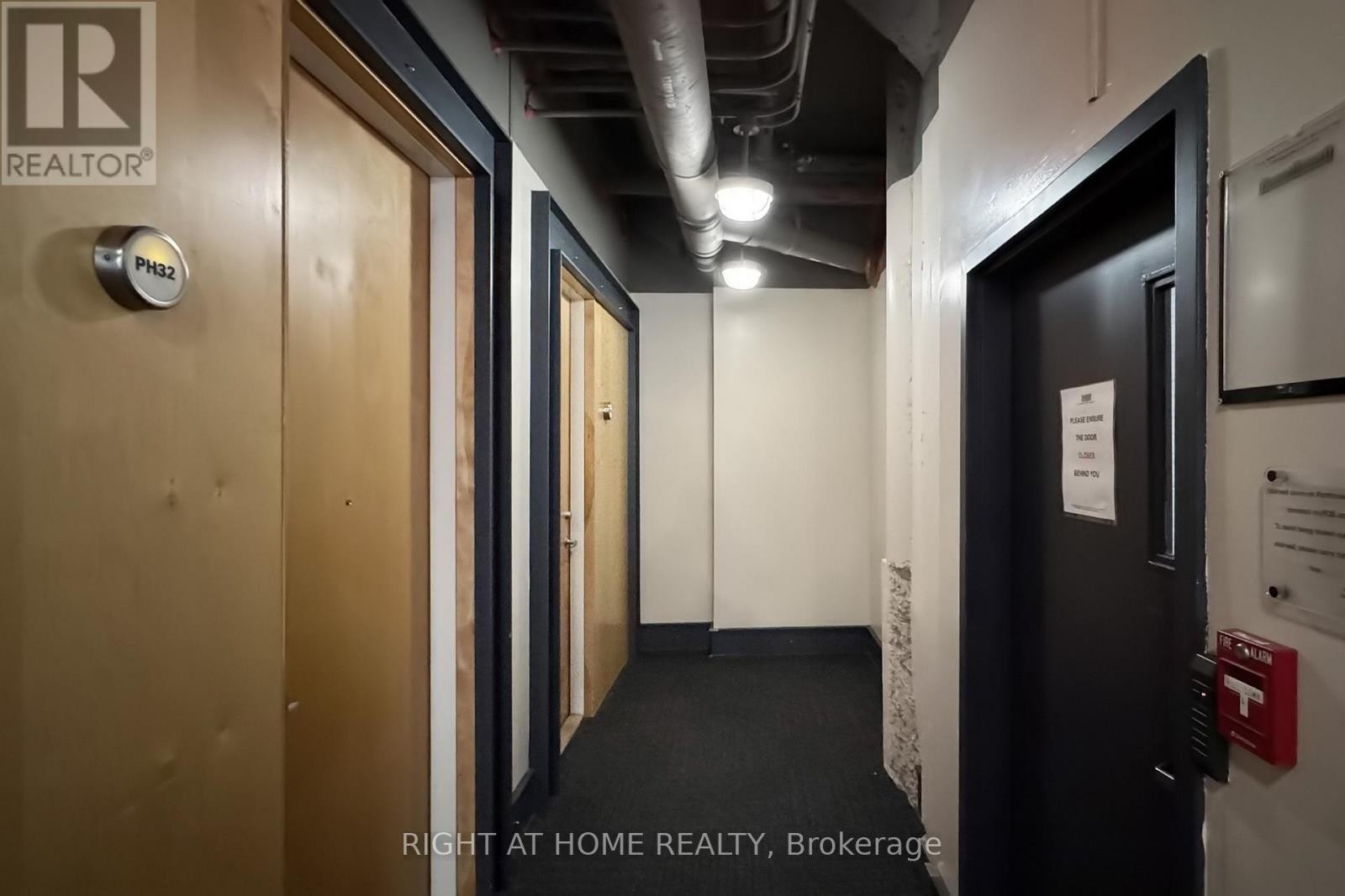 












1132 - 155 DALHOUSIE STREET

,
Toronto (Church-Yonge Corridor),




Ontario
M5B2P7

