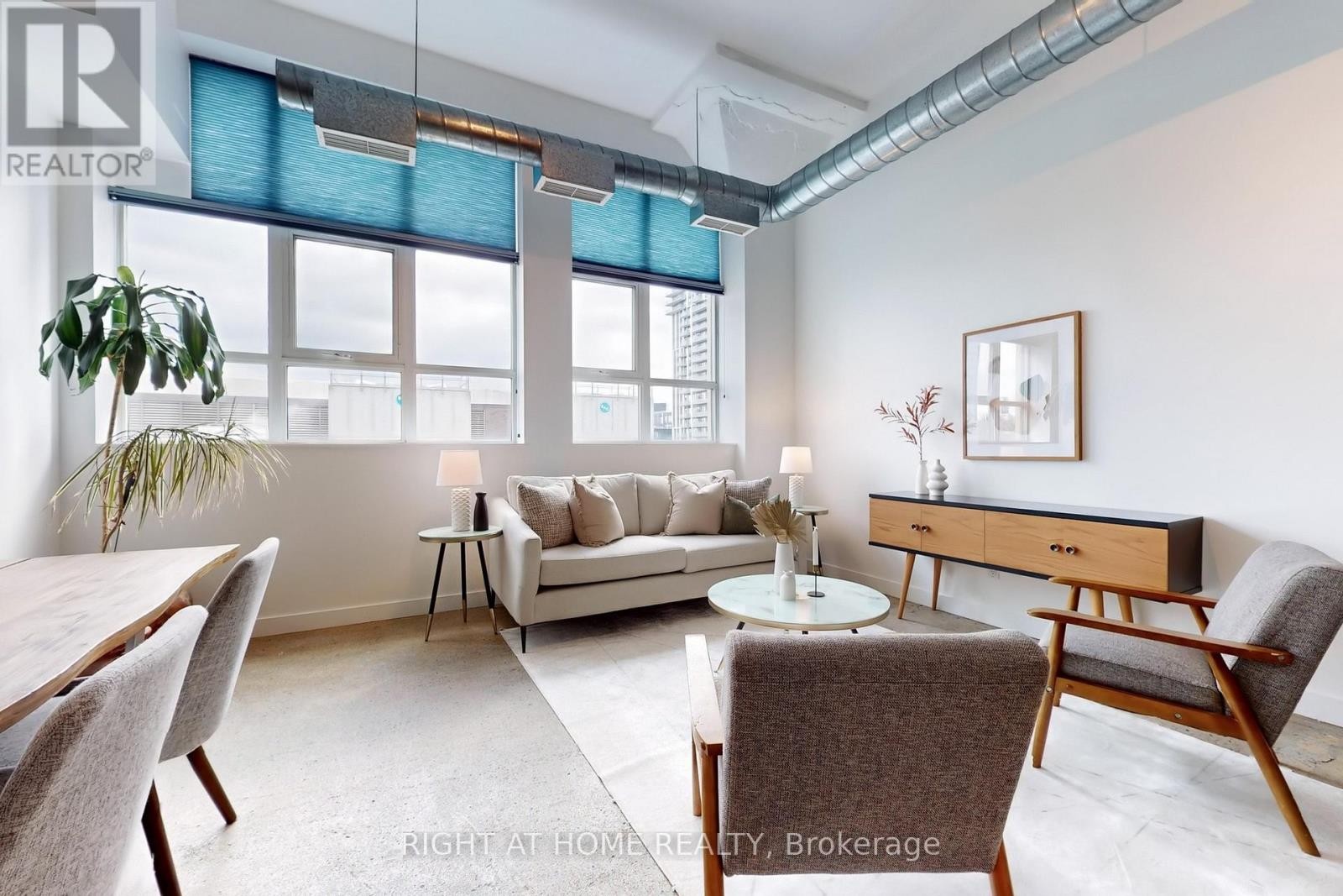 












1132 - 155 DALHOUSIE STREET

,
Toronto (Church-Yonge Corridor),




Ontario
M5B2P7

