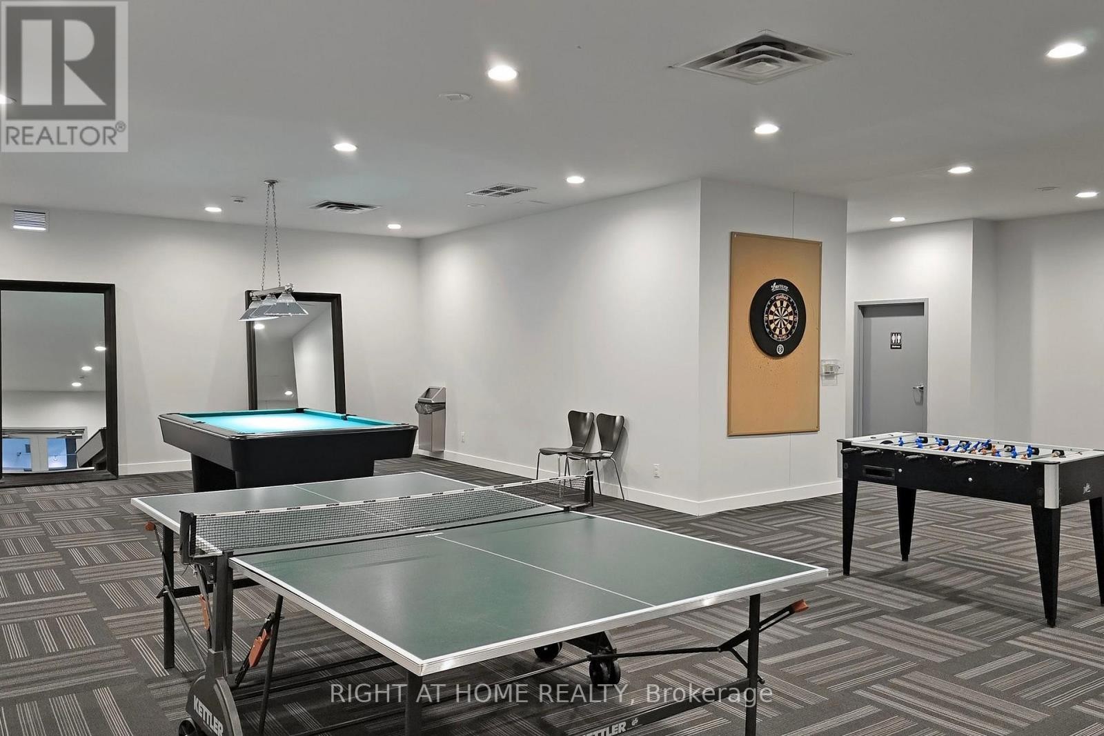 












1132 - 155 DALHOUSIE STREET

,
Toronto (Church-Yonge Corridor),




Ontario
M5B2P7

