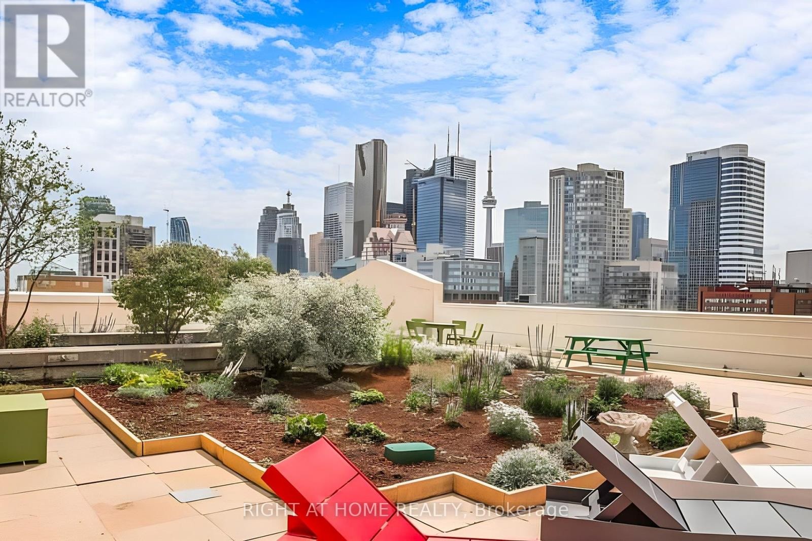 












1132 - 155 DALHOUSIE STREET

,
Toronto (Church-Yonge Corridor),




Ontario
M5B2P7

