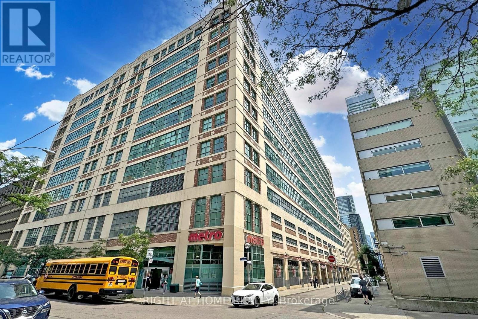 












1132 - 155 DALHOUSIE STREET

,
Toronto (Church-Yonge Corridor),




Ontario
M5B2P7

