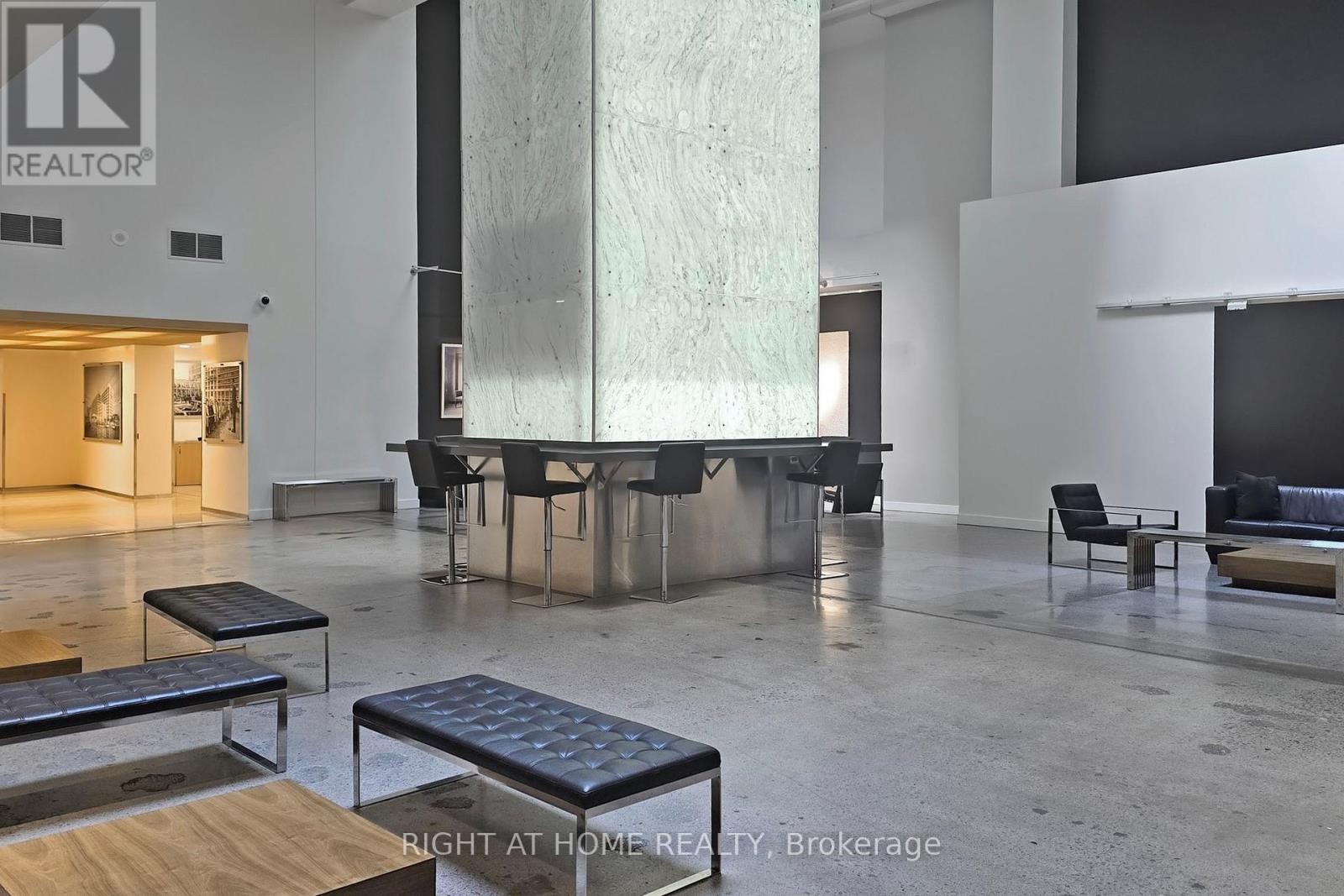 












1132 - 155 DALHOUSIE STREET

,
Toronto (Church-Yonge Corridor),




Ontario
M5B2P7

