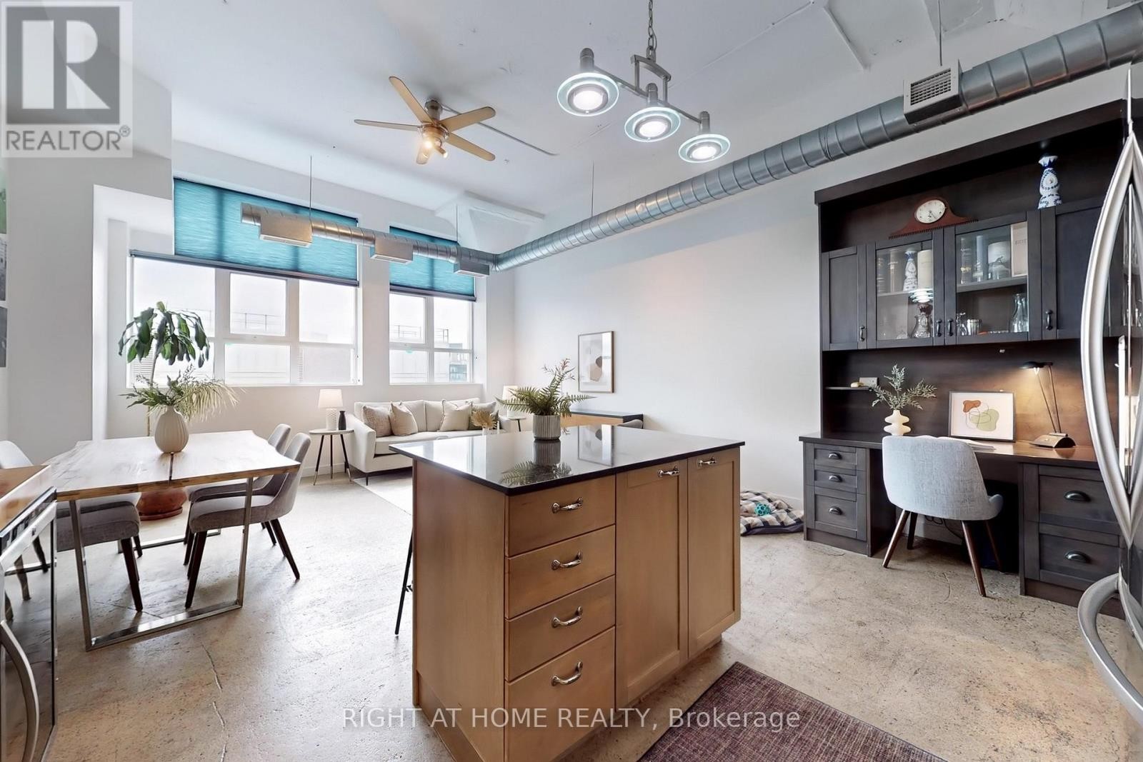 












1132 - 155 DALHOUSIE STREET

,
Toronto (Church-Yonge Corridor),




Ontario
M5B2P7

