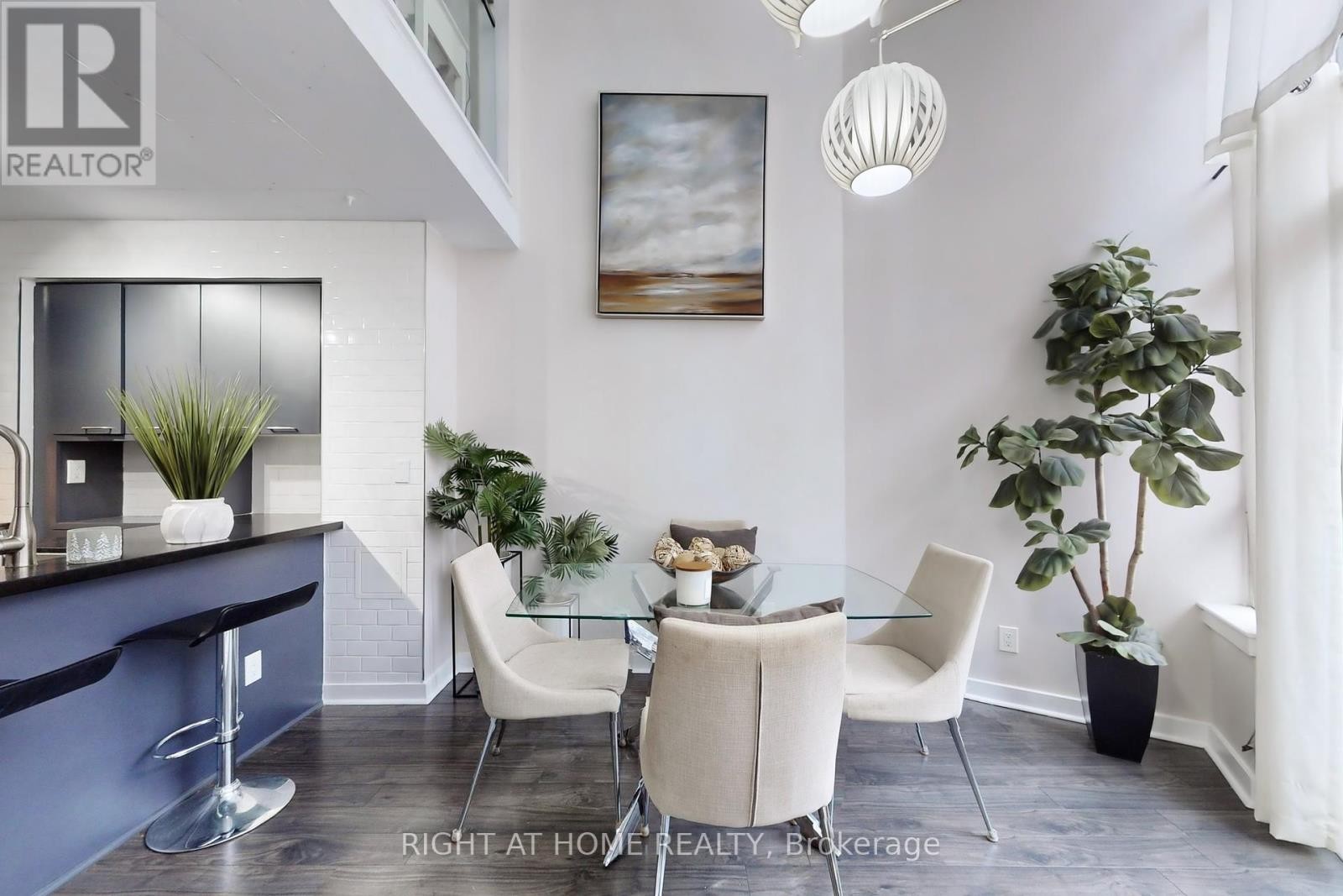 












401 - 255 RICHMOND STREET E

,
Toronto (Moss Park),




Ontario
M5A4T7

