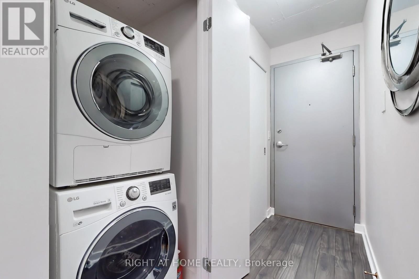 












401 - 255 RICHMOND STREET E

,
Toronto (Moss Park),




Ontario
M5A4T7

