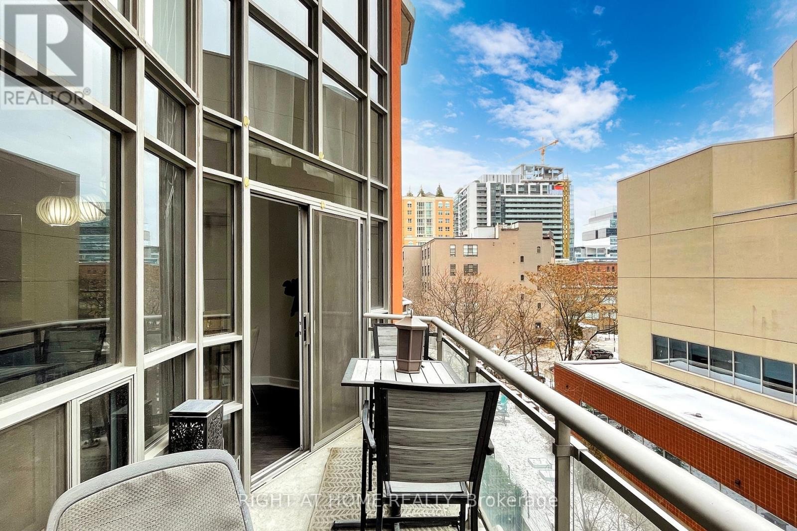 












401 - 255 RICHMOND STREET E

,
Toronto (Moss Park),




Ontario
M5A4T7

