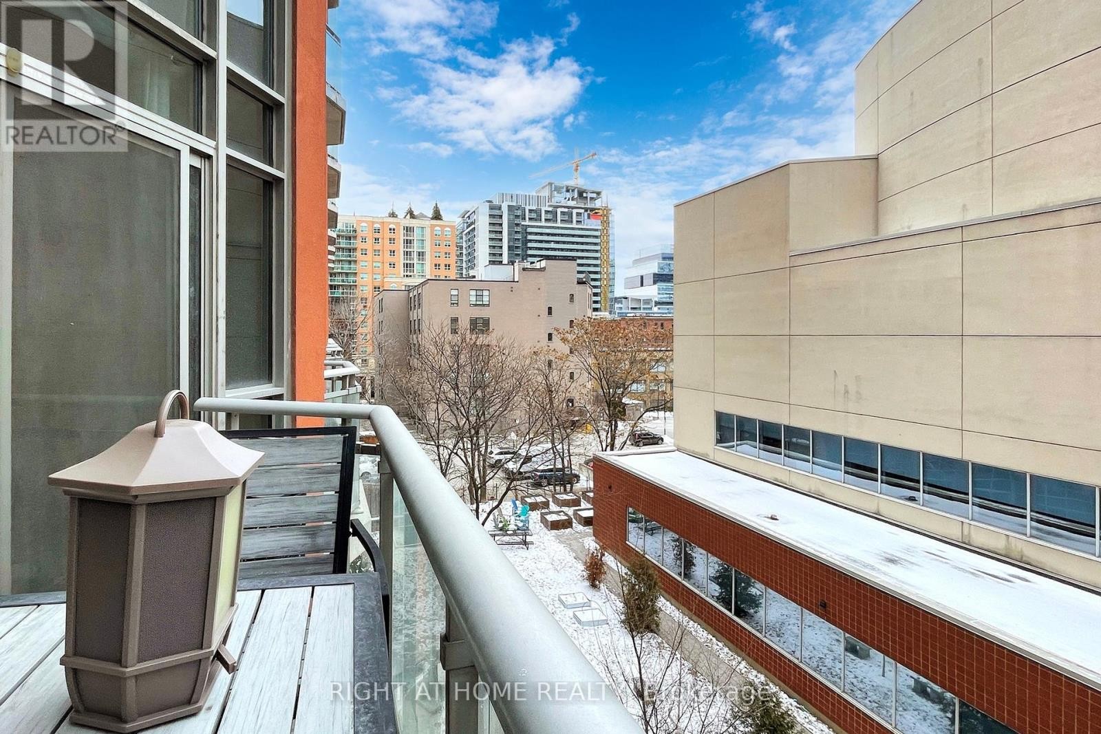 












401 - 255 RICHMOND STREET E

,
Toronto (Moss Park),




Ontario
M5A4T7

