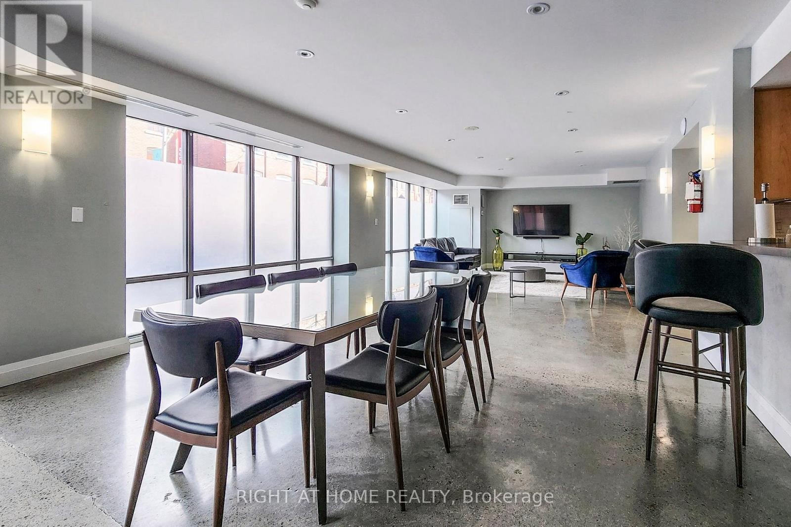 












401 - 255 RICHMOND STREET E

,
Toronto (Moss Park),




Ontario
M5A4T7

