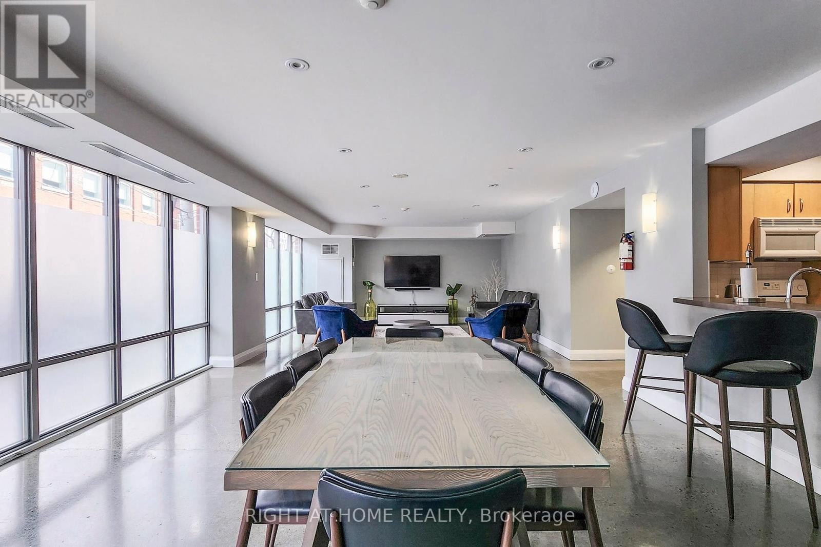 












401 - 255 RICHMOND STREET E

,
Toronto (Moss Park),




Ontario
M5A4T7

