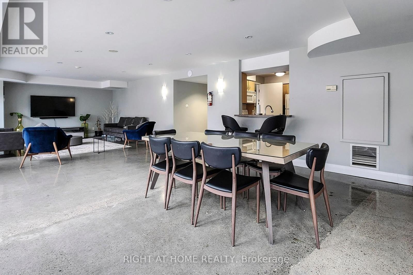 












401 - 255 RICHMOND STREET E

,
Toronto (Moss Park),




Ontario
M5A4T7

