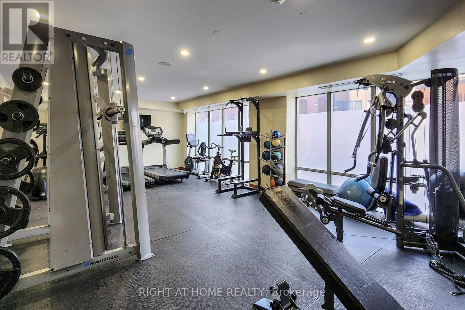 












401 - 255 RICHMOND STREET E

,
Toronto (Moss Park),




Ontario
M5A4T7

