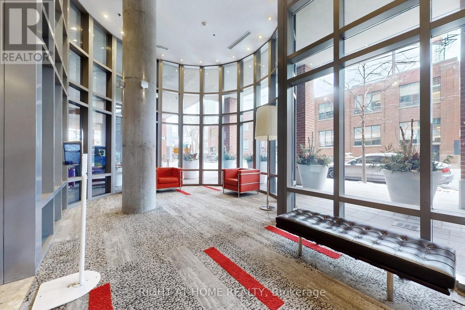 












401 - 255 RICHMOND STREET E

,
Toronto (Moss Park),




Ontario
M5A4T7


