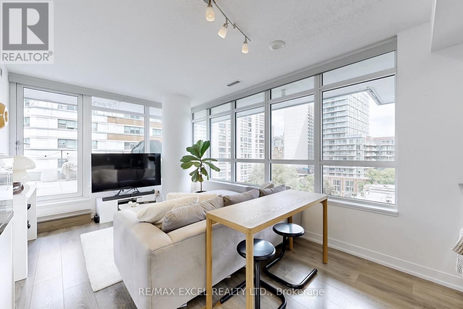 












705 - 365 CHURCH STREET

,
Toronto (Church-Yonge Corridor),




Ontario
M5B1H6

