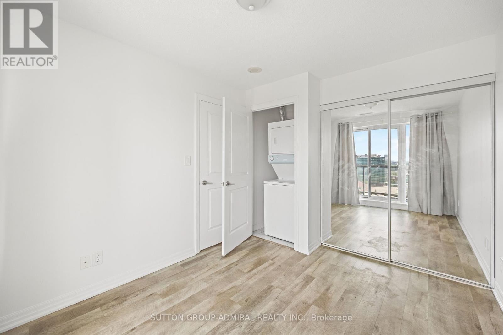 












1408 - 30 HERONS HILL WAY

,
Toronto (Henry Farm),




Ontario
M2J0A7

