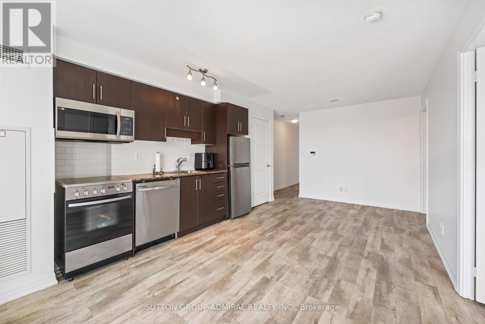 












1408 - 30 HERONS HILL WAY

,
Toronto (Henry Farm),




Ontario
M2J0A7

