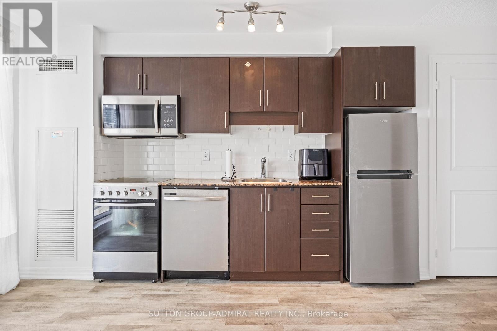 












1408 - 30 HERONS HILL WAY

,
Toronto (Henry Farm),




Ontario
M2J0A7

