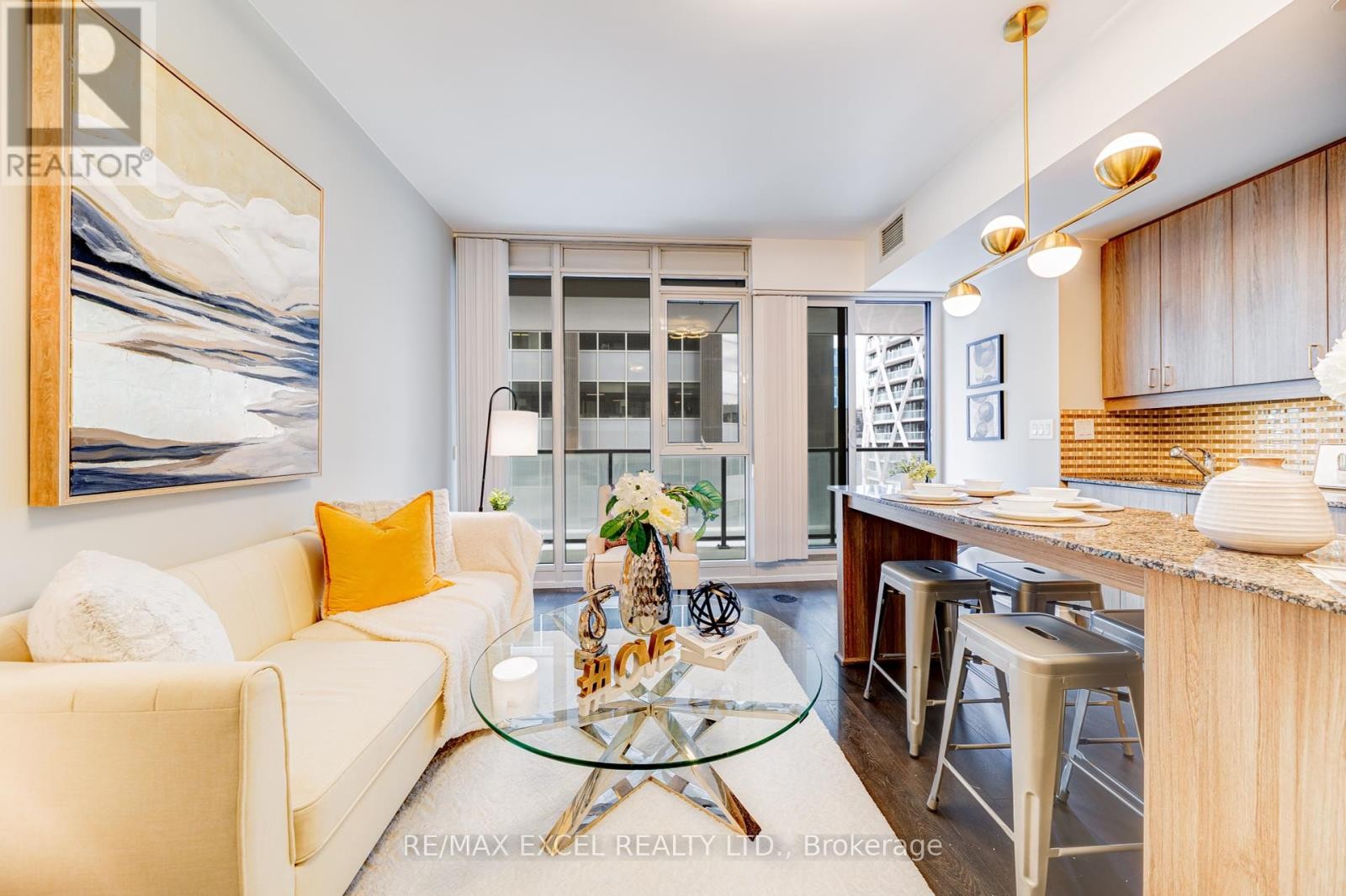 












1705 - 426 UNIVERSITY AVENUE

,
Toronto (Kensington-Chinatown),




Ontario
M5G1S9

