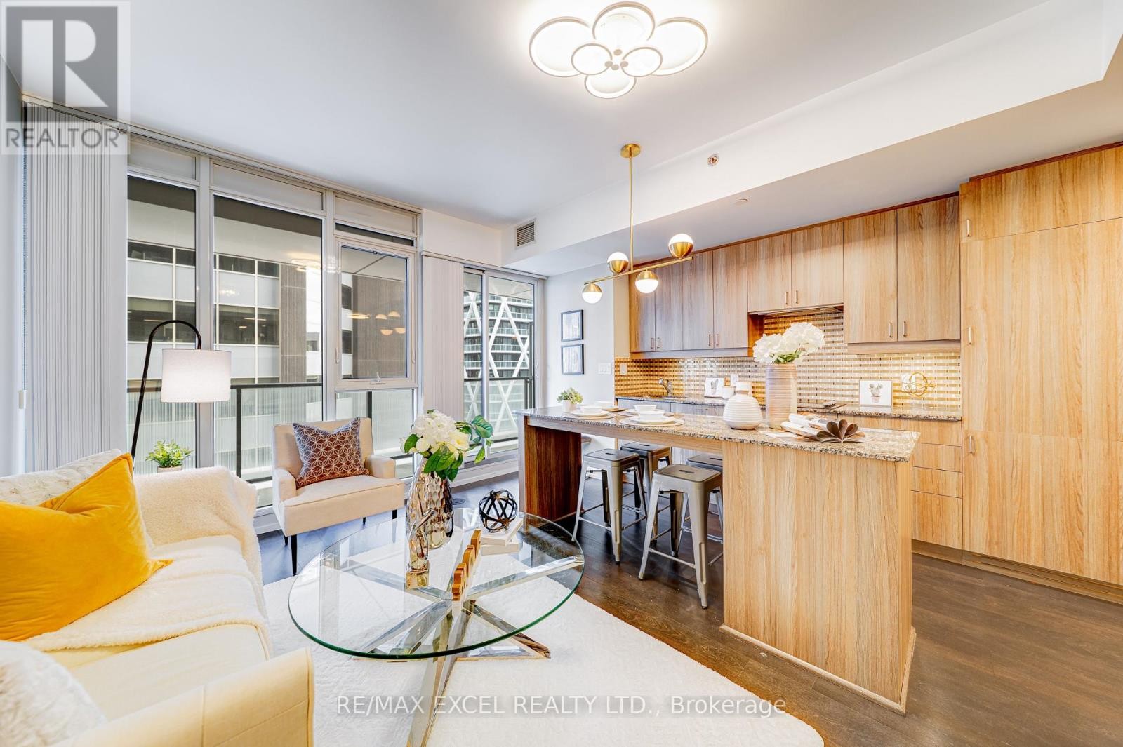 












1705 - 426 UNIVERSITY AVENUE

,
Toronto (Kensington-Chinatown),




Ontario
M5G1S9


