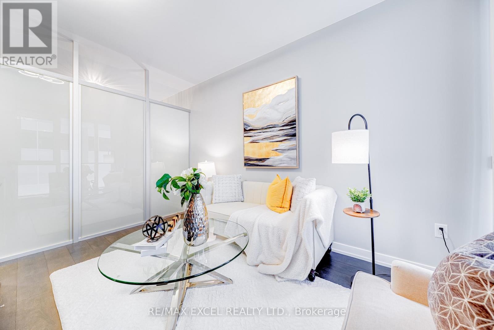 












1705 - 426 UNIVERSITY AVENUE

,
Toronto (Kensington-Chinatown),




Ontario
M5G1S9

