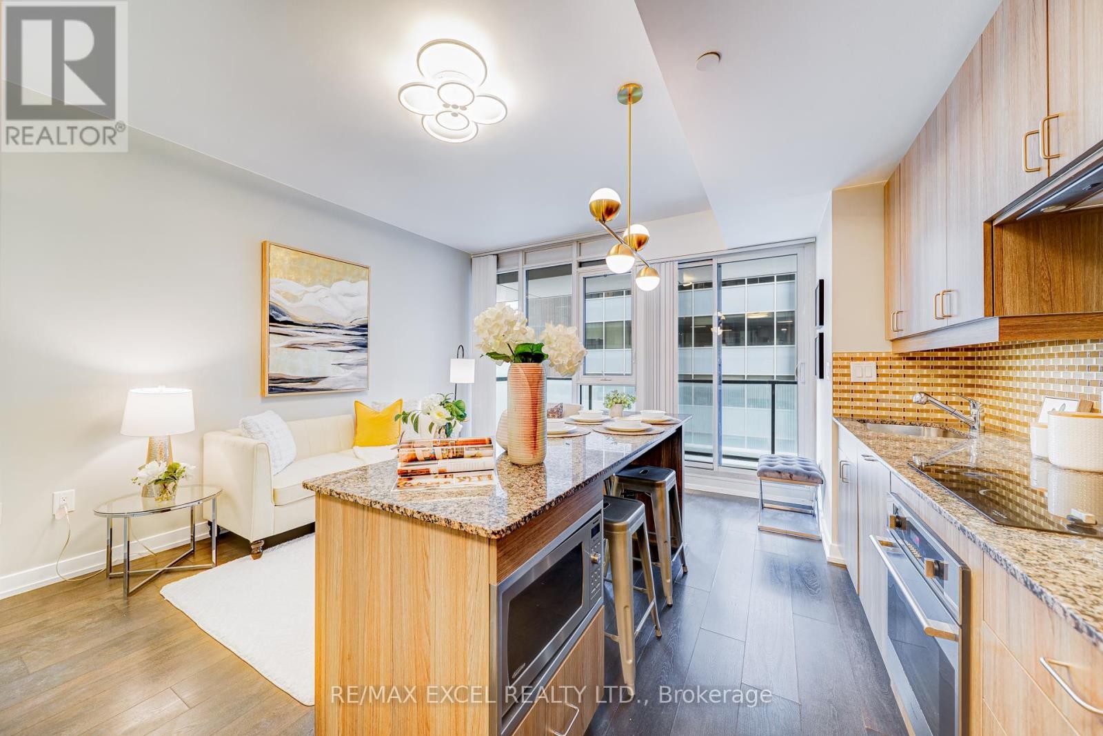 












1705 - 426 UNIVERSITY AVENUE

,
Toronto (Kensington-Chinatown),




Ontario
M5G1S9


