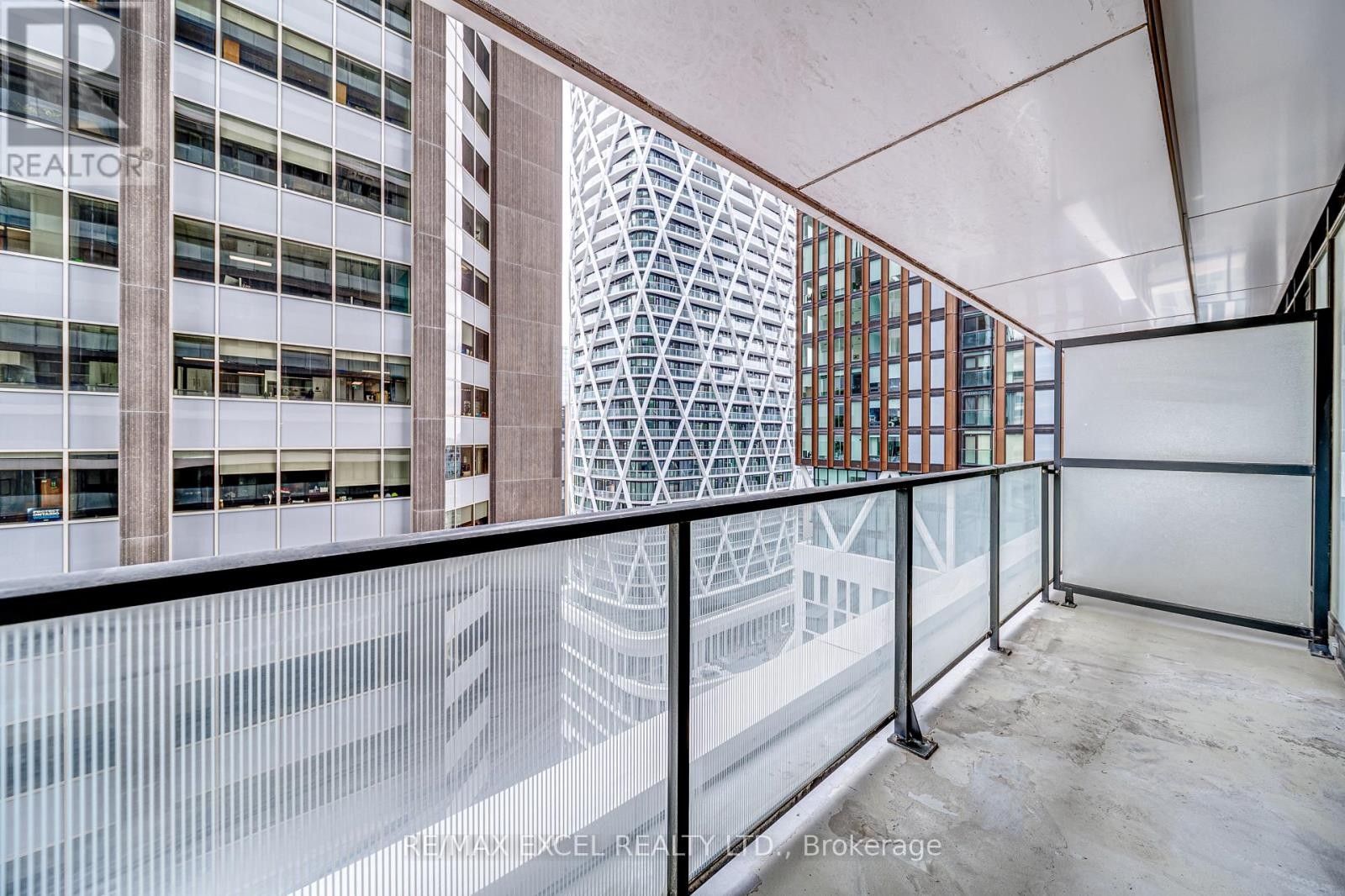 












1705 - 426 UNIVERSITY AVENUE

,
Toronto (Kensington-Chinatown),




Ontario
M5G1S9

