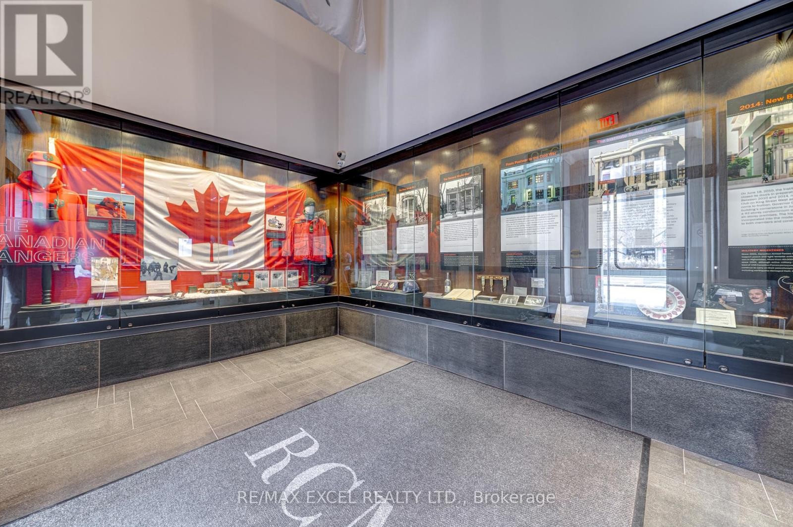 












1705 - 426 UNIVERSITY AVENUE

,
Toronto (Kensington-Chinatown),




Ontario
M5G1S9

