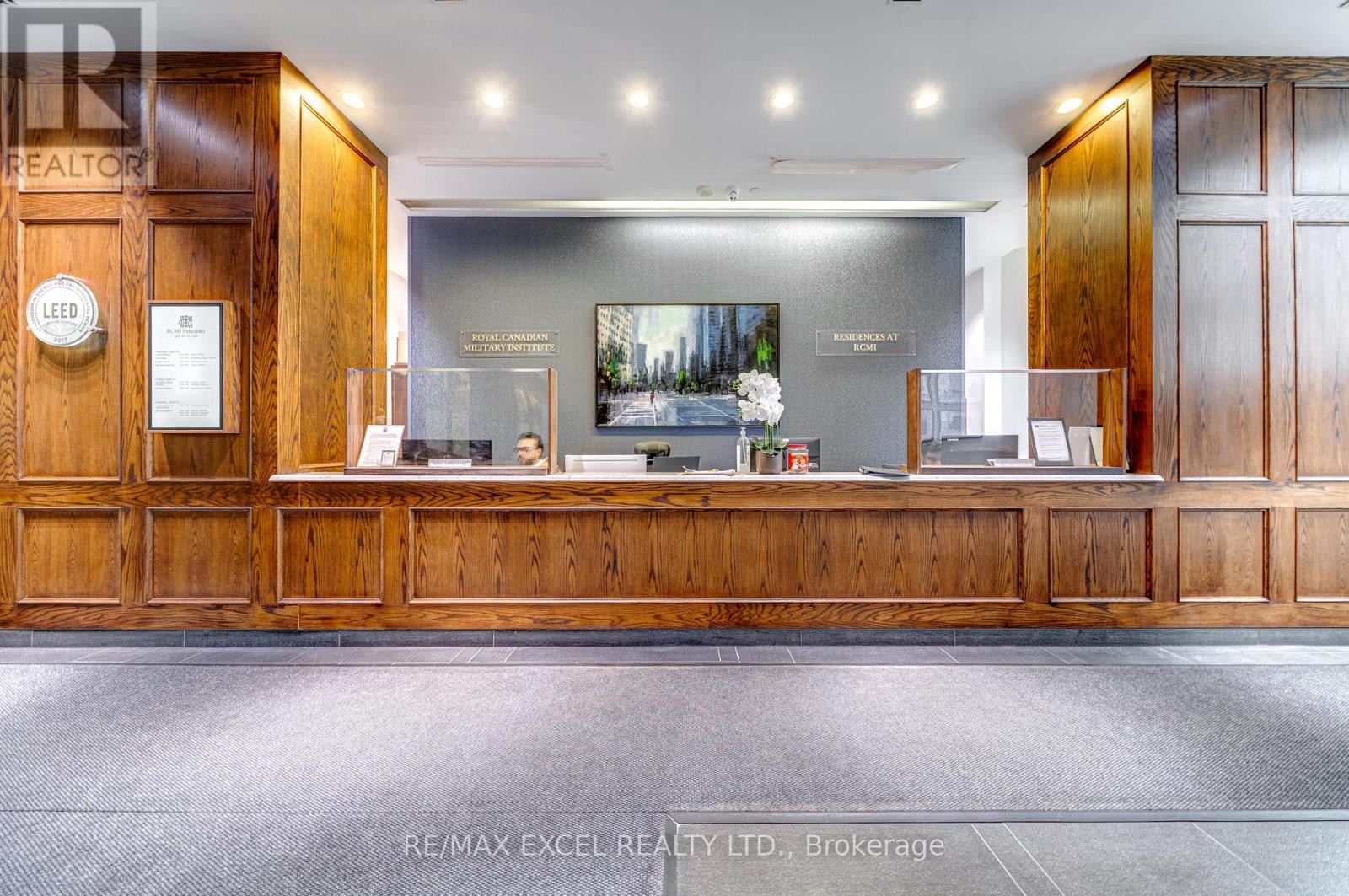 












1705 - 426 UNIVERSITY AVENUE

,
Toronto (Kensington-Chinatown),




Ontario
M5G1S9

