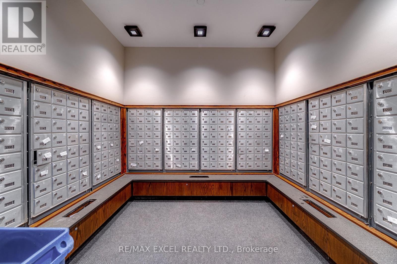 












1705 - 426 UNIVERSITY AVENUE

,
Toronto (Kensington-Chinatown),




Ontario
M5G1S9

