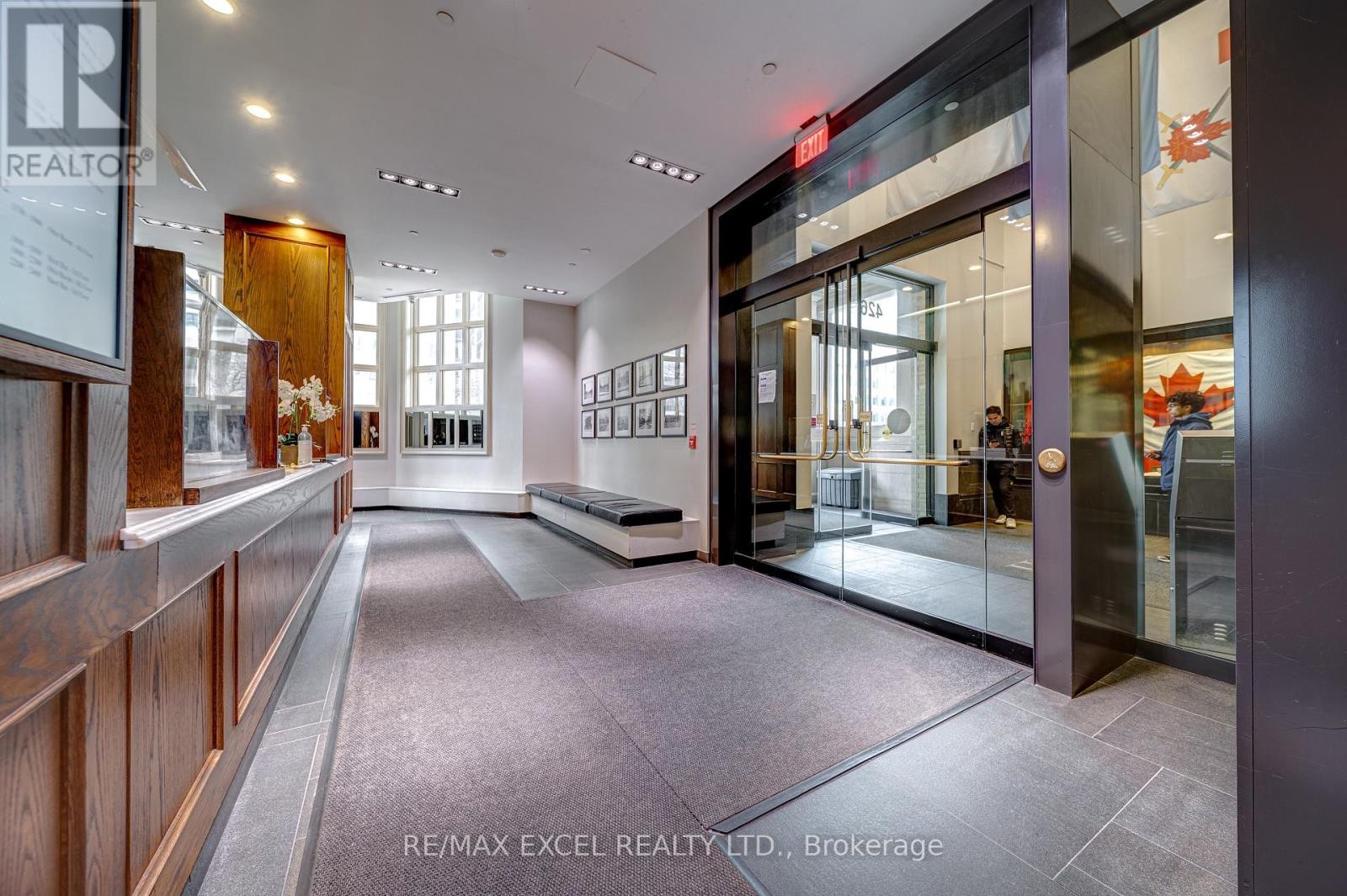 












1705 - 426 UNIVERSITY AVENUE

,
Toronto (Kensington-Chinatown),




Ontario
M5G1S9

