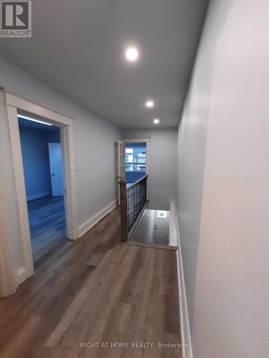 












UPPER - 513 MOUNT PLEASANT ROAD

,
Toronto (Mount Pleasant East),




Ontario
M4S2M4

