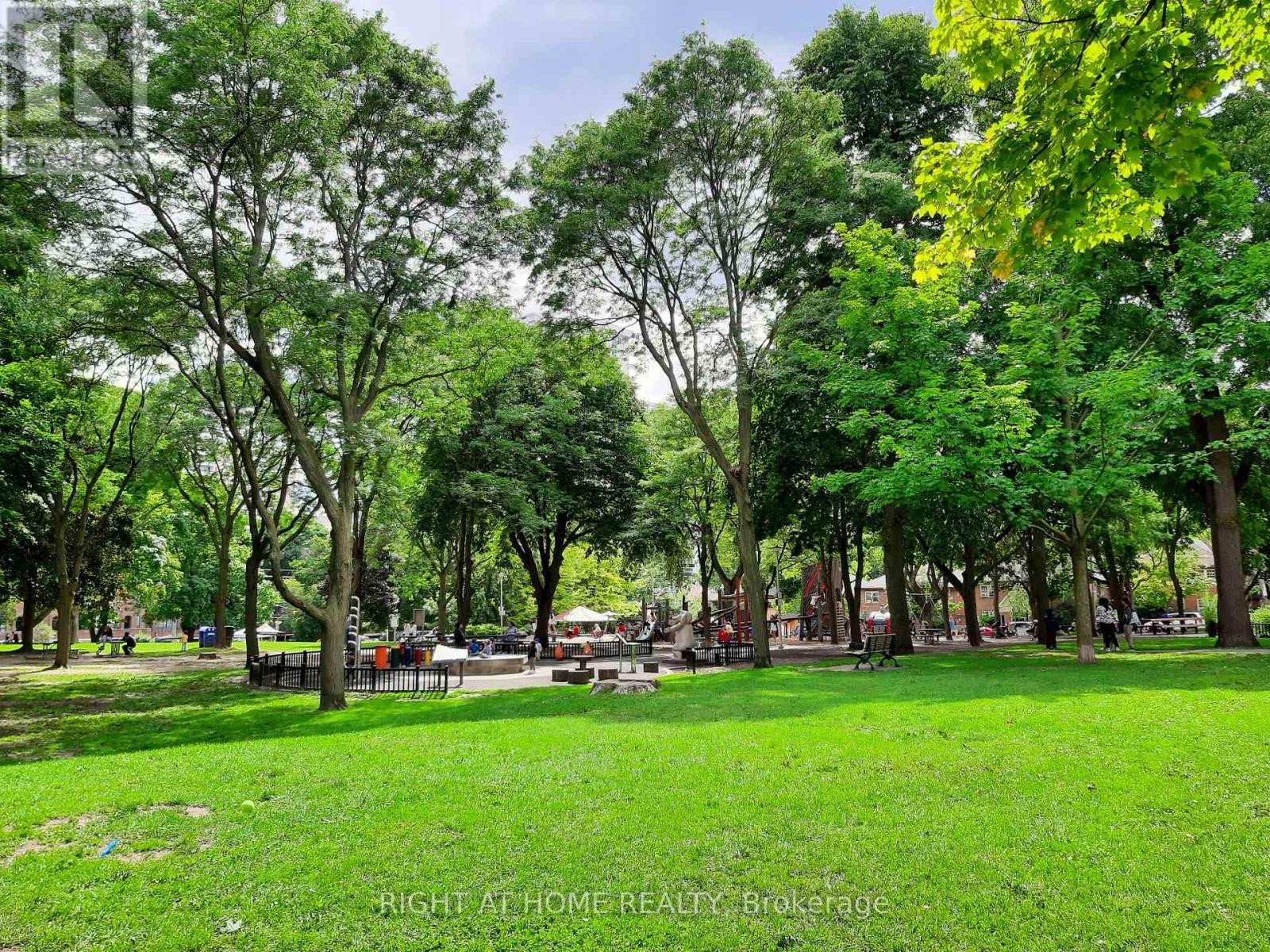 












UPPER - 513 MOUNT PLEASANT ROAD

,
Toronto (Mount Pleasant East),




Ontario
M4S2M4

