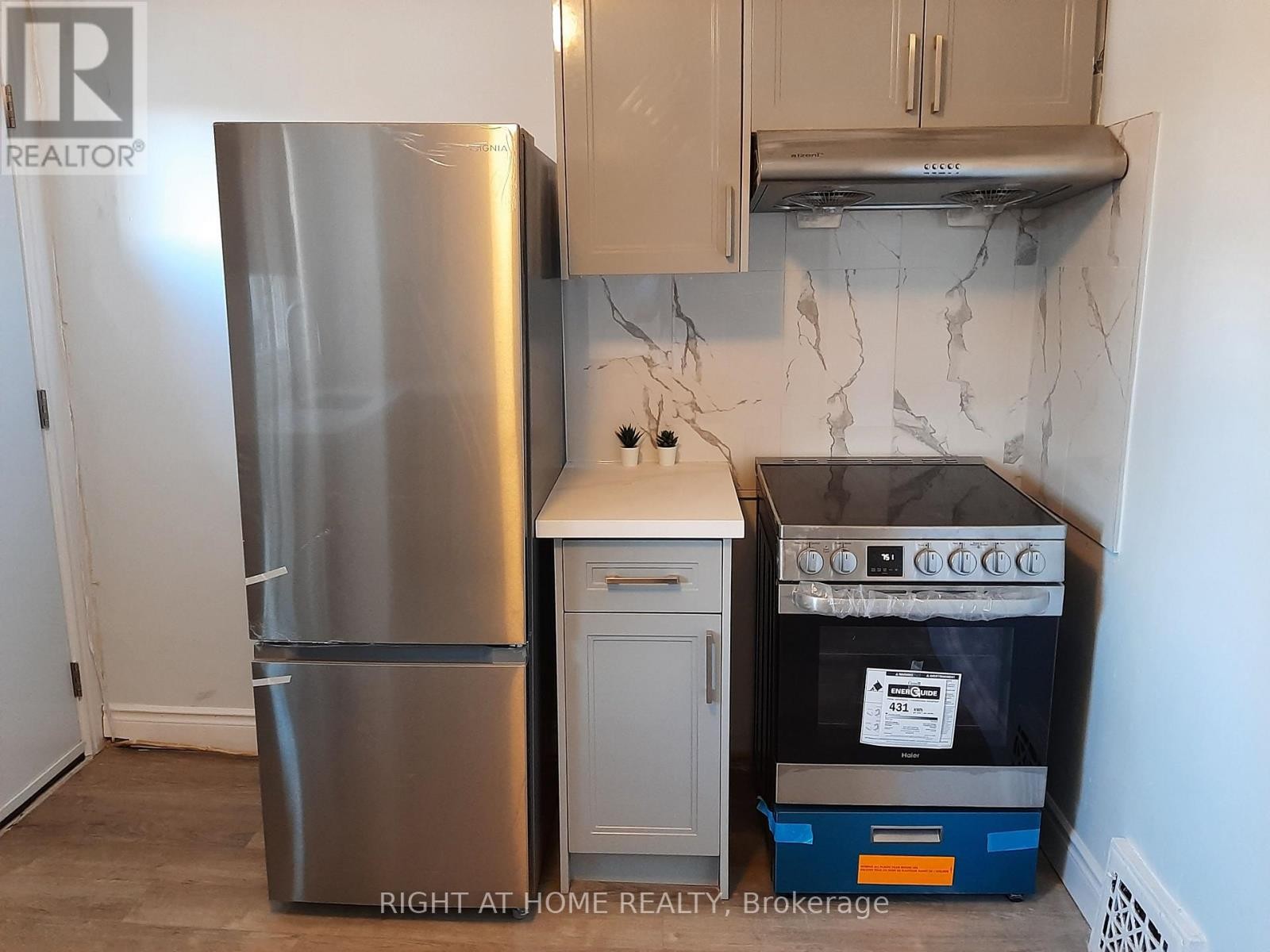 












UPPER - 513 MOUNT PLEASANT ROAD

,
Toronto (Mount Pleasant East),




Ontario
M4S2M4

