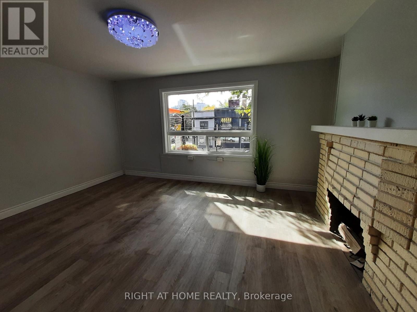












UPPER - 513 MOUNT PLEASANT ROAD

,
Toronto (Mount Pleasant East),




Ontario
M4S2M4

