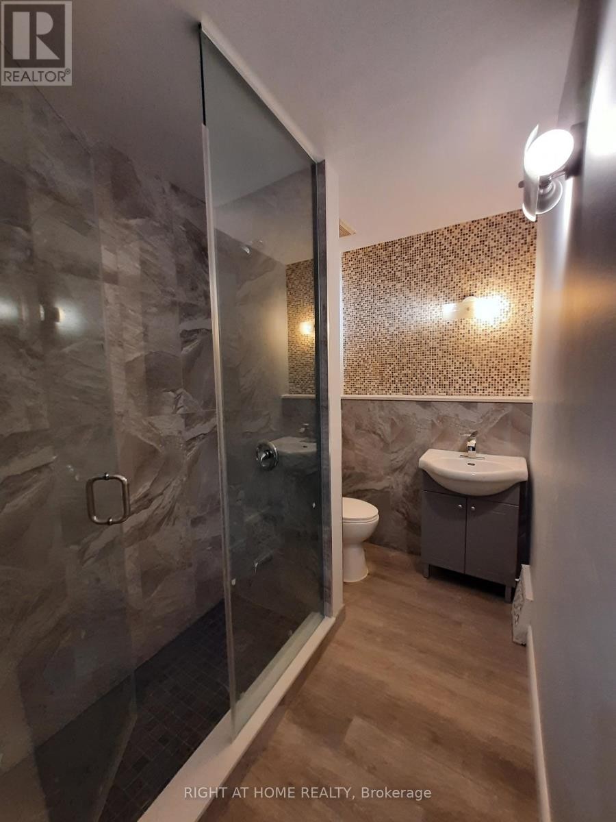 












UPPER - 513 MOUNT PLEASANT ROAD

,
Toronto (Mount Pleasant East),




Ontario
M4S2M4

