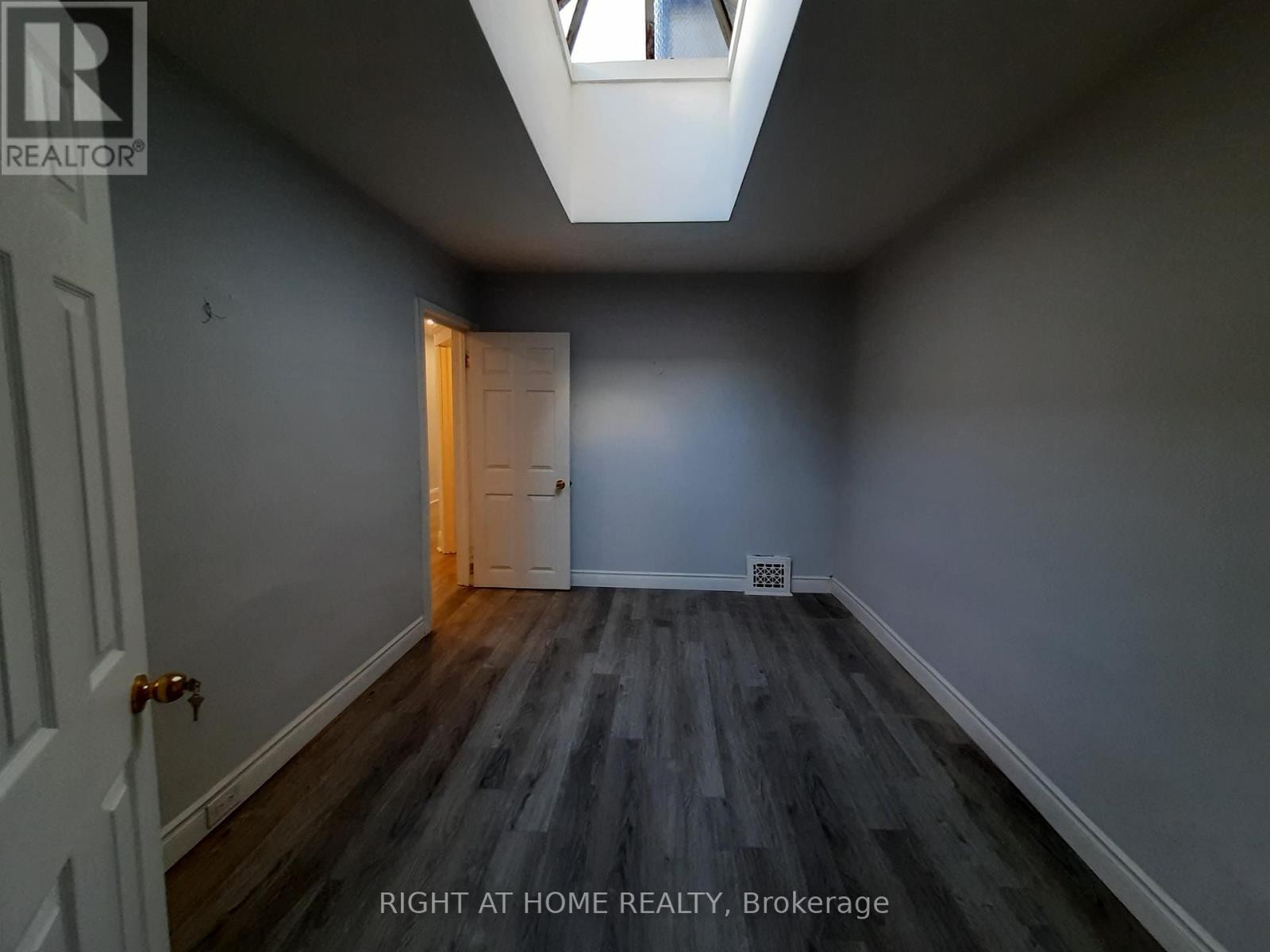 












UPPER - 513 MOUNT PLEASANT ROAD

,
Toronto (Mount Pleasant East),




Ontario
M4S2M4

