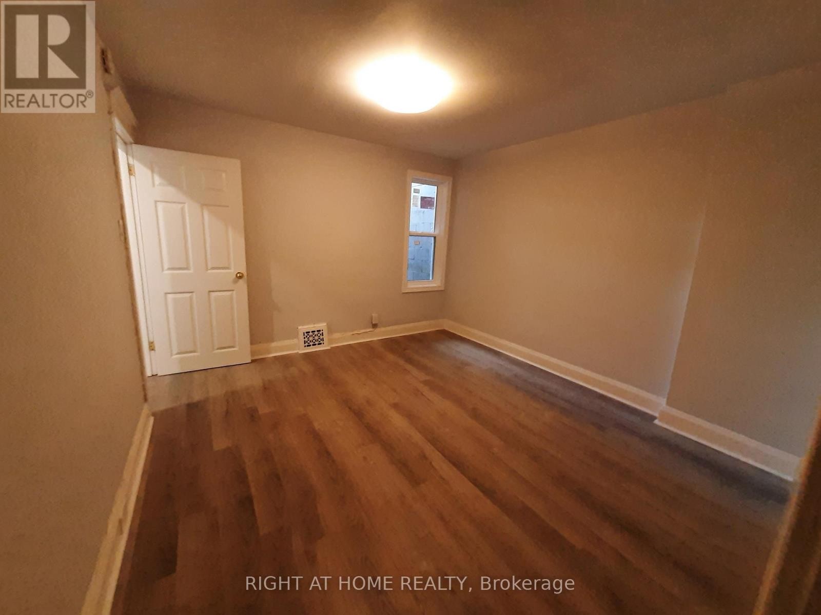












UPPER - 513 MOUNT PLEASANT ROAD

,
Toronto (Mount Pleasant East),




Ontario
M4S2M4

