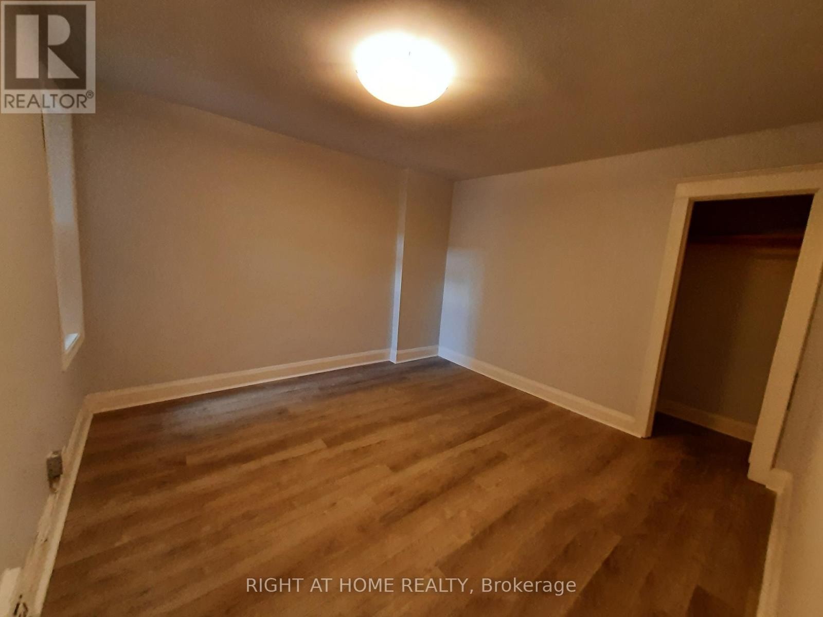 












UPPER - 513 MOUNT PLEASANT ROAD

,
Toronto (Mount Pleasant East),




Ontario
M4S2M4

