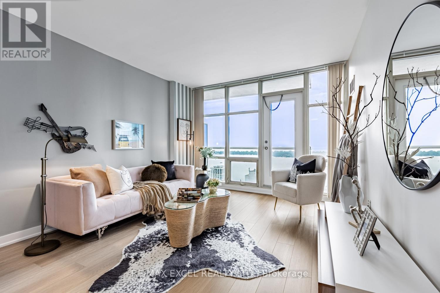 












3511 - 10 NAVY WHARF COURT

,
Toronto (Waterfront Communities),




Ontario
M5V3V2

