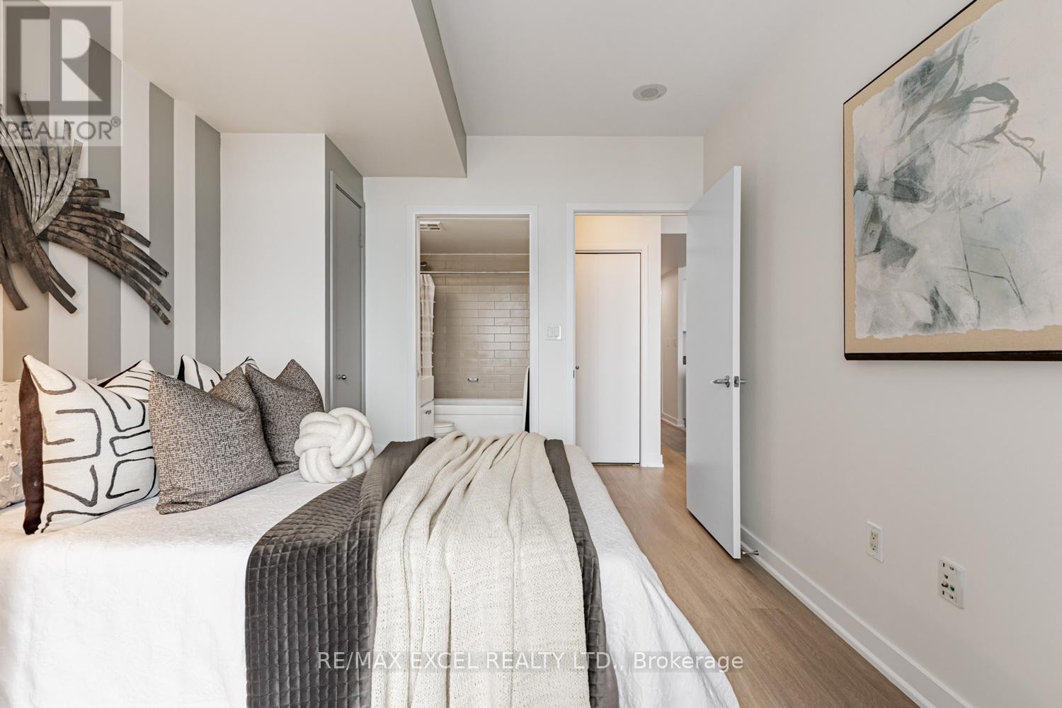 












3511 - 10 NAVY WHARF COURT

,
Toronto (Waterfront Communities),




Ontario
M5V3V2

