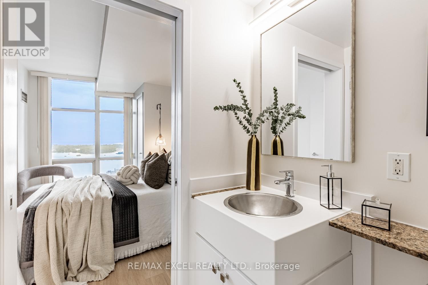 












3511 - 10 NAVY WHARF COURT

,
Toronto (Waterfront Communities),




Ontario
M5V3V2

