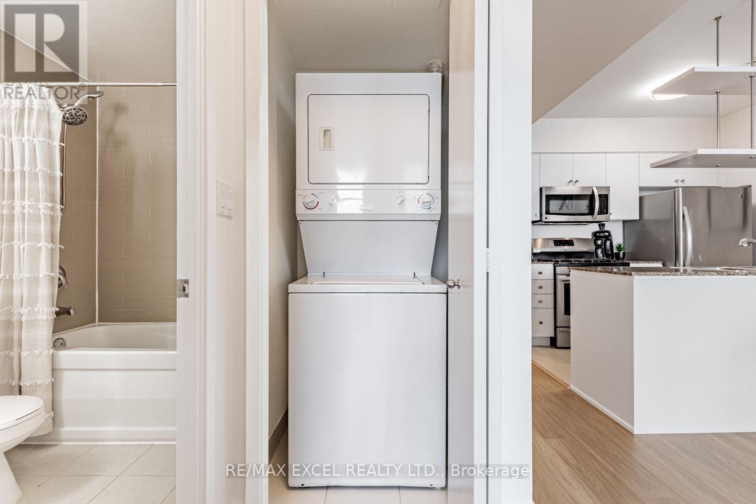 












3511 - 10 NAVY WHARF COURT

,
Toronto (Waterfront Communities),




Ontario
M5V3V2


