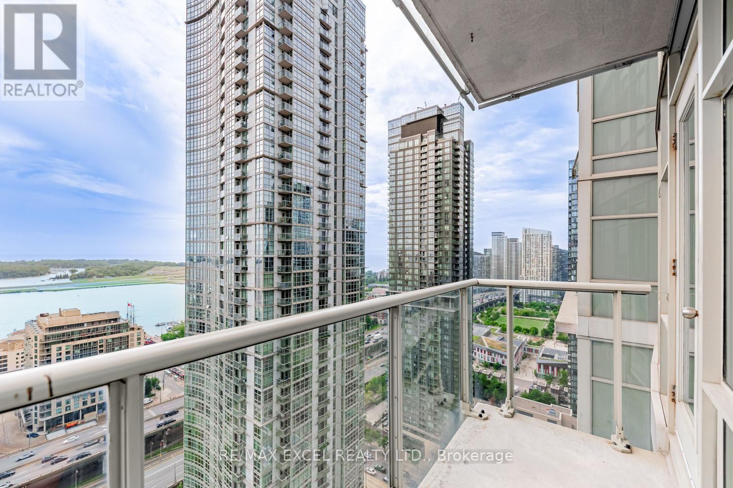 












3511 - 10 NAVY WHARF COURT

,
Toronto (Waterfront Communities),




Ontario
M5V3V2

