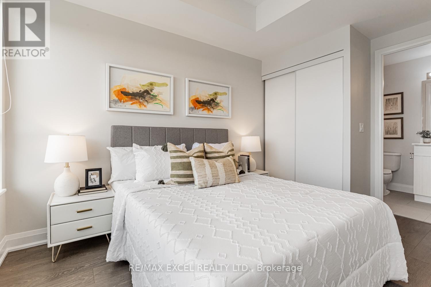 












1507 - 68 CANTERBURY PLACE

,
Toronto (Willowdale West),




Ontario
M2N0H8

