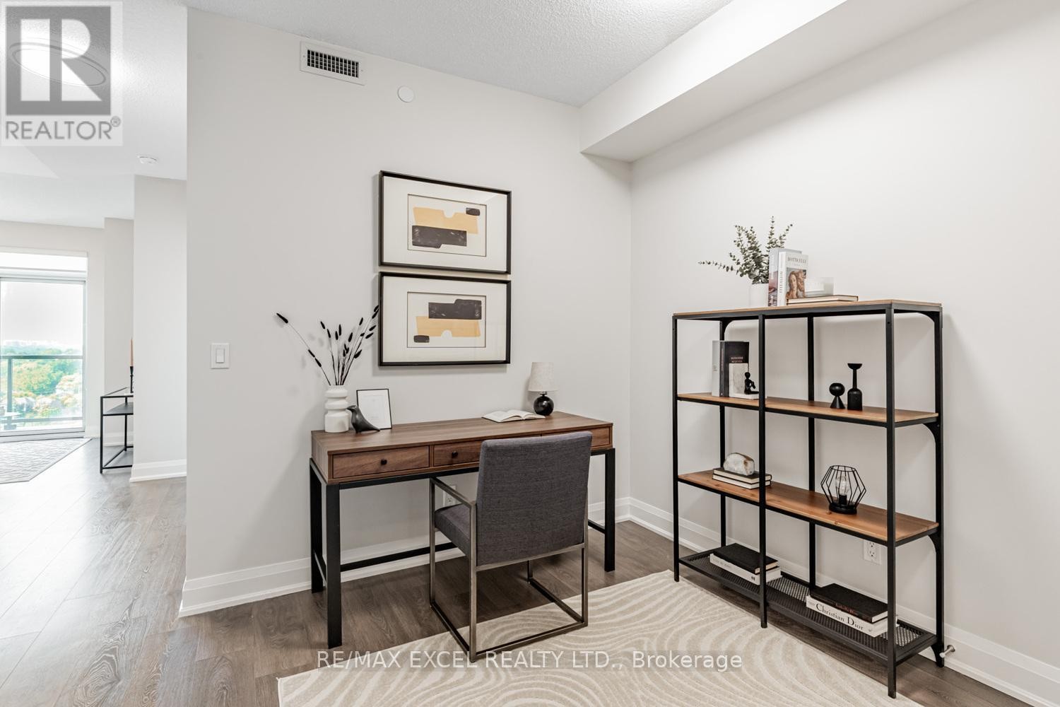 












1507 - 68 CANTERBURY PLACE

,
Toronto (Willowdale West),




Ontario
M2N0H8

