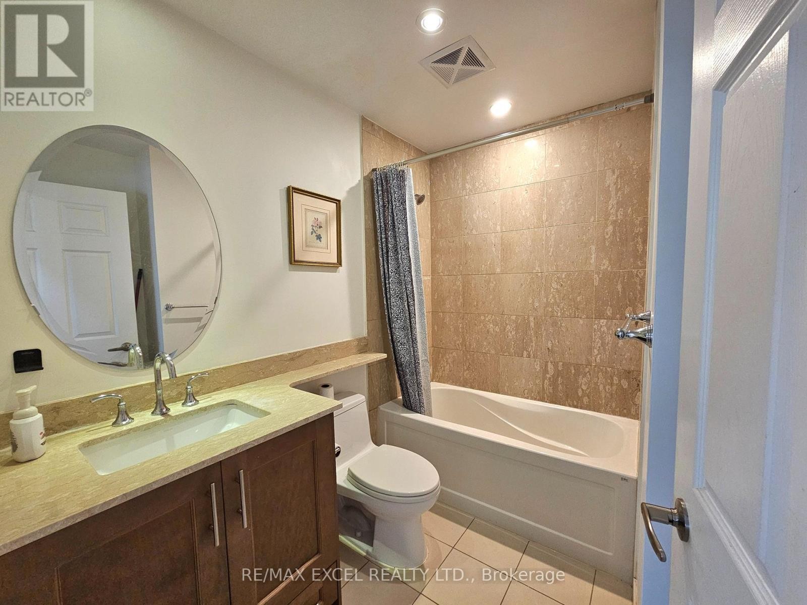 












1205 - 35 BALMUTO STREET

,
Toronto (Bay Street Corridor),




Ontario
M4Y0A3

